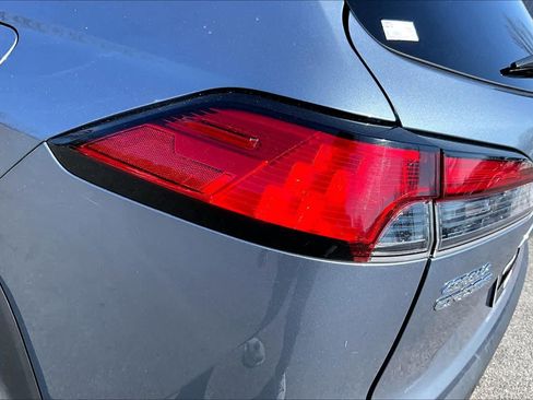 Used 2025 Toyota Corolla Cross XLE w/ Convenience Package image 29