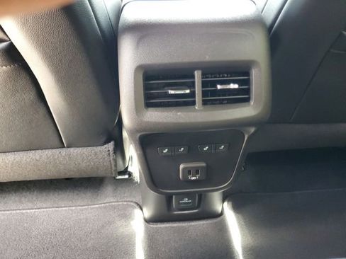 Used 2023 Chevrolet Equinox Premier FWD image 14