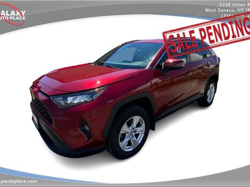 Used 2019 Toyota RAV4 XLE AWD/4WD image 1