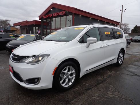 Used 2017 Chrysler Pacifica Touring-L w/ Tire & Wheel Group image 1
