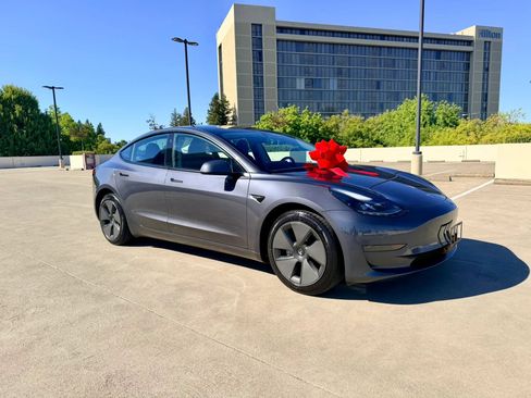 Used 2023 Tesla Model 3 Standard Range RWD image 3