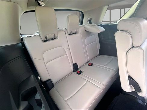 Used 2023 Nissan Pathfinder SL AWD/4WD image 25
