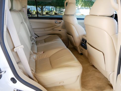 Used 2010 Lexus LX 570 4WD image 16