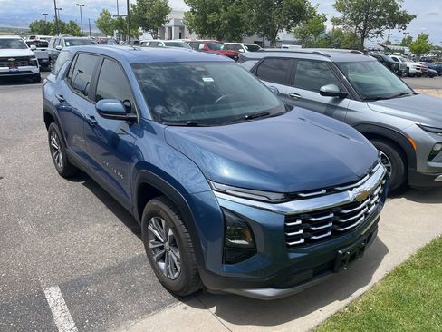 Used 2025 Chevrolet Equinox LT AWD/4WD image 3