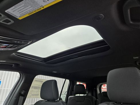 New 2025 Jeep Grand Cherokee L Laredo image 23