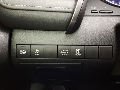 Used 2020 Toyota Camry SE w/ Carpet Mat Package FWD image 22
