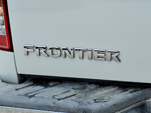 Used 2018 Nissan Frontier SV image 27