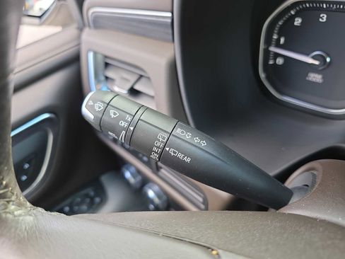 Used 2021 GMC Yukon XL SLT w/ SLT Premium Package image 25