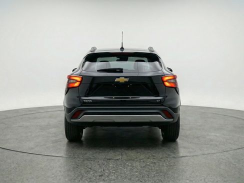 Used 2025 Chevrolet Trax LT image 7