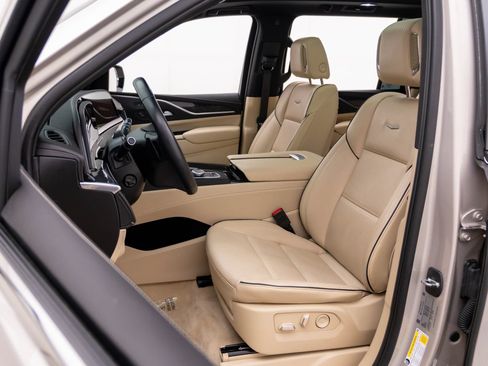 Used 2023 Cadillac Escalade ESV Premium Luxury AWD/4WD image 17
