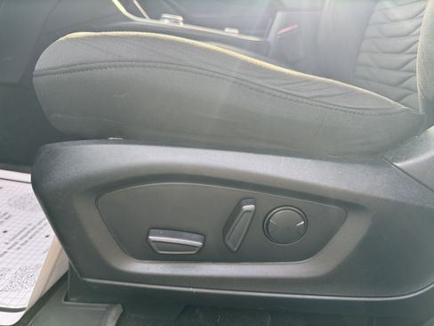 Used 2020 Ford Explorer XLT w/ Comfort Package image 12