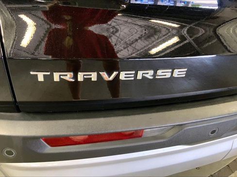 Used 2026 Chevrolet Traverse LT w/ Driver Confidence Package FWD image 8
