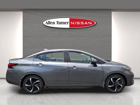 New 2025 Nissan Versa SR w/ Trunk Package image 5