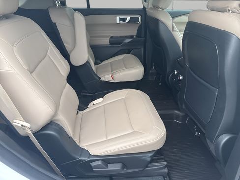 Used 2020 Ford Explorer XLT w/ Equipment Group 202A image 14