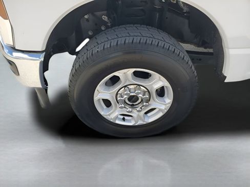 Used 2025 Ford F250 XLT image 42