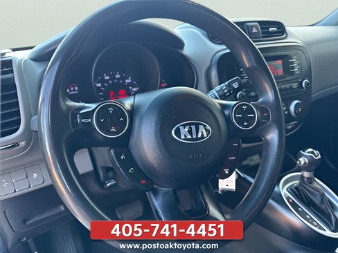 Used 2015 Kia Soul + FWD image 12