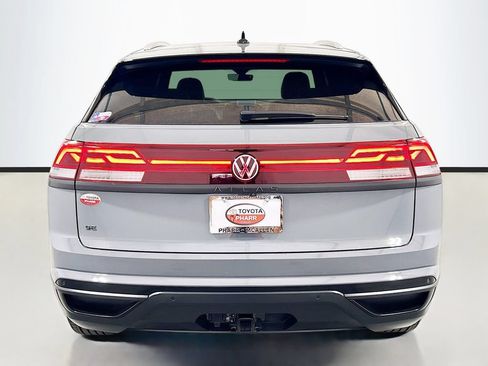 Used 2025 Volkswagen Atlas Cross Sport SE FWD image 5