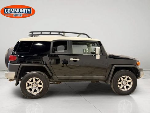 Used 2014 Toyota FJ Cruiser 4WD w/ Convenience Package image 9