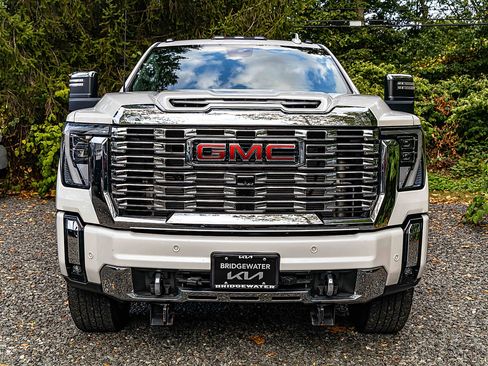 Used 2024 GMC Sierra 2500 Denali w/ Denali Reserve Package image 2
