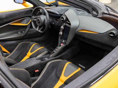 Used 2020 McLaren 720S Performance RWD image 20