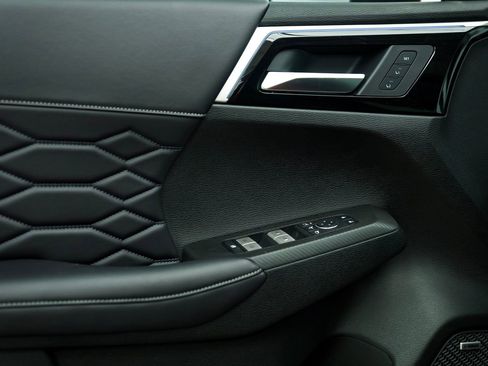 New 2026 Mitsubishi Outlander SEL image 23