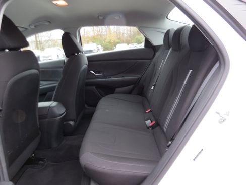 Used 2021 Hyundai Elantra SEL image 12