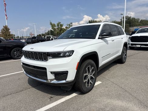 New 2025 Jeep Grand Cherokee L Limited w/ Trailer Tow Package image 4