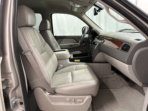 Used 2008 GMC Yukon SLT w/ SLT Preferred Equipment Group image 11