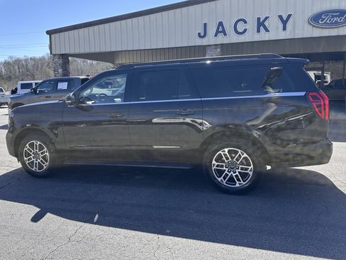 Used 2025 Ford Expedition Max Active AWD/4WD image 1