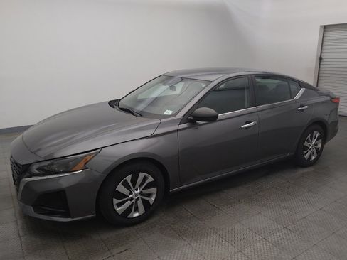 Used 2024 Nissan Altima 2.5 S FWD image 2