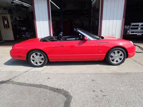 Used 2003 Ford Thunderbird image 25