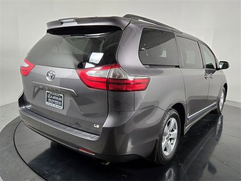 Used 2019 Toyota Sienna LE image 6