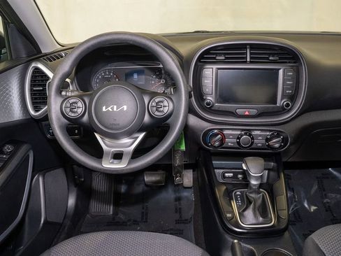 Used 2022 Kia Soul LX w/ Technology Package image 6