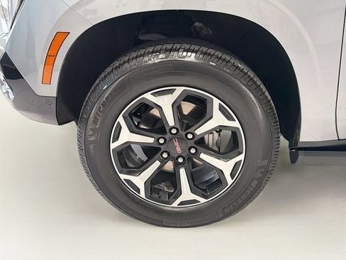 Used 2025 GMC Yukon XL AT4 w/ AT4 Premium Package AWD/4WD image 28