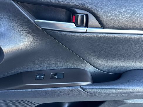 Used 2022 Toyota Camry XSE FWD image 18
