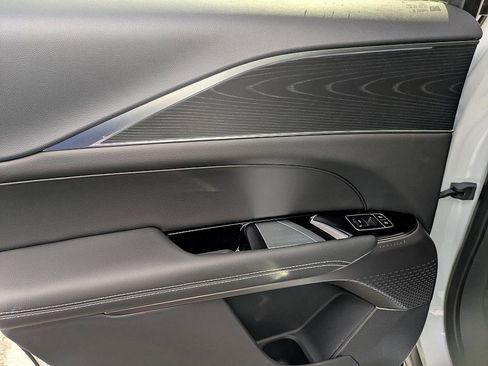 Certified 2025 Cadillac Lyriq Luxury image 22