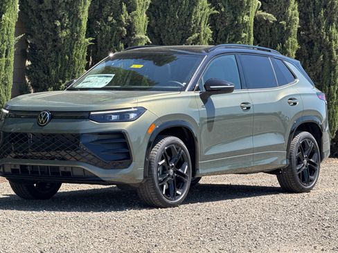New 2026 Volkswagen Tiguan SE R-Line AWD/4WD image 8
