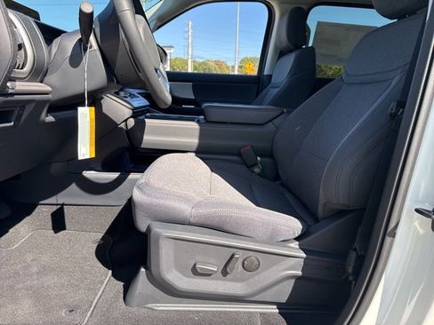 New 2025 Ford Expedition Active image 23