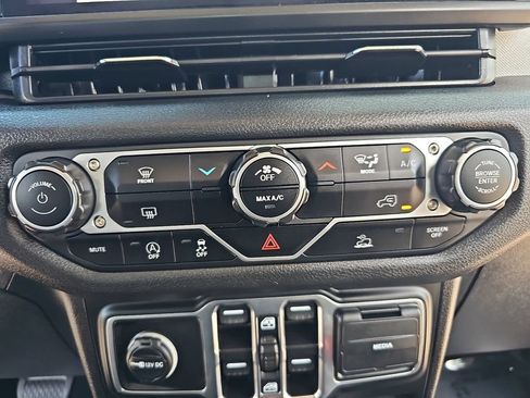 Used 2025 Jeep Wrangler Unlimited Sport AWD/4WD image 20