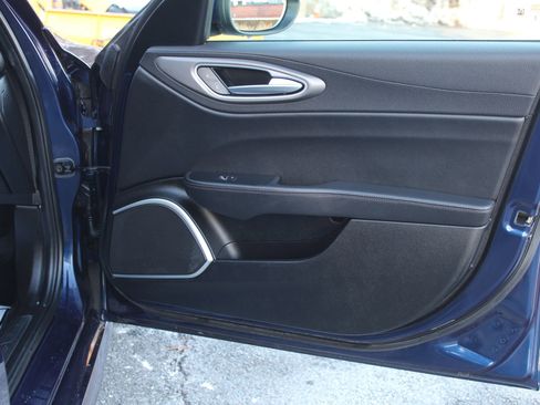 Used 2017 Alfa Romeo Giulia Sedan 4D image 18