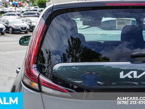 Used 2025 Kia Soul LX w/ LX Technology Package FWD image 11
