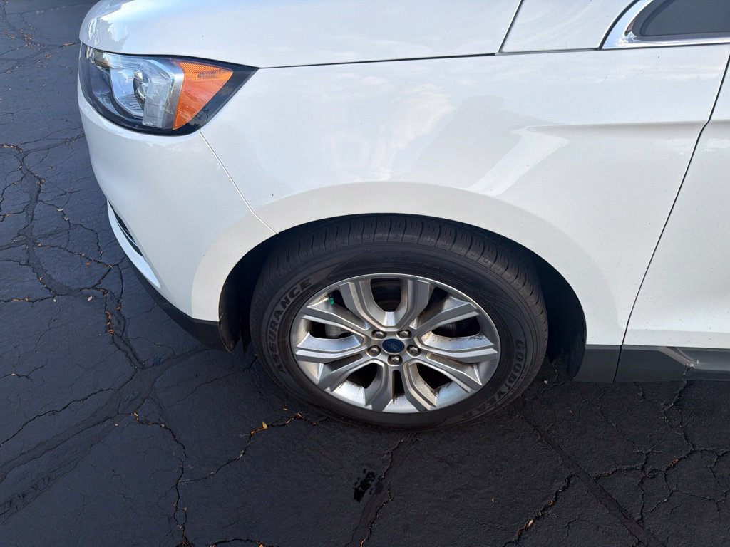 Used 2020 Ford Edge Titanium FWD image 9