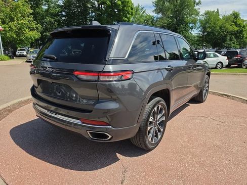 Used 2022 Jeep Grand Cherokee Overland w/ Luxury Tech Group IV AWD/4WD image 5