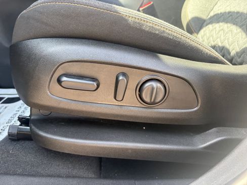 Used 2024 Chevrolet Equinox LT FWD image 26
