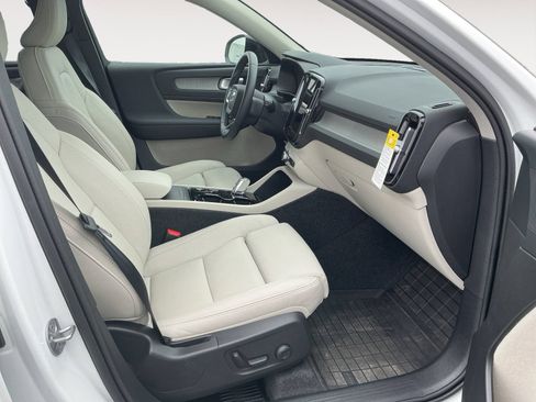 New 2026 Volvo XC40 B5 Plus w/ Protection Package Premier AWD/4WD image 15