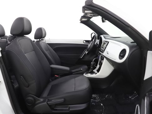 Used 2019 Volkswagen Beetle 2.0T SE image 13