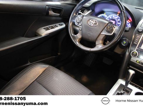 Used 2014 Toyota Camry SE w/ Moonroof Package FWD image 8
