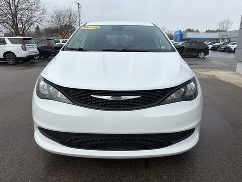Used 2024 Chrysler Voyager LX FWD image 8