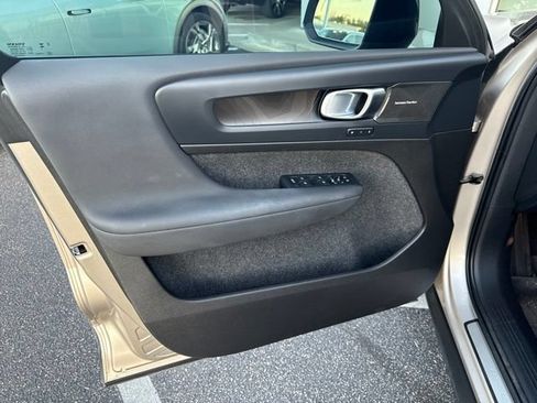 Used 2023 Volvo XC40 Recharge Ultimate w/ Protection Package Premier AWD/4WD image 7
