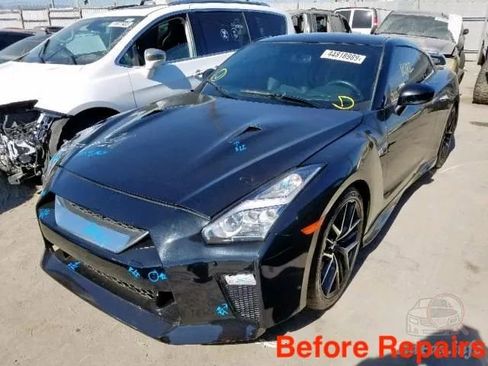 Used 2017 Nissan GT-R Premium image 25